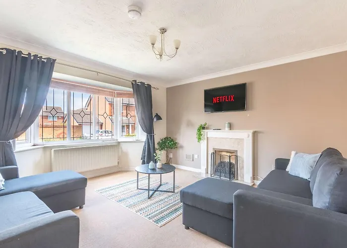Five Bedroom Home With Large Dining Area