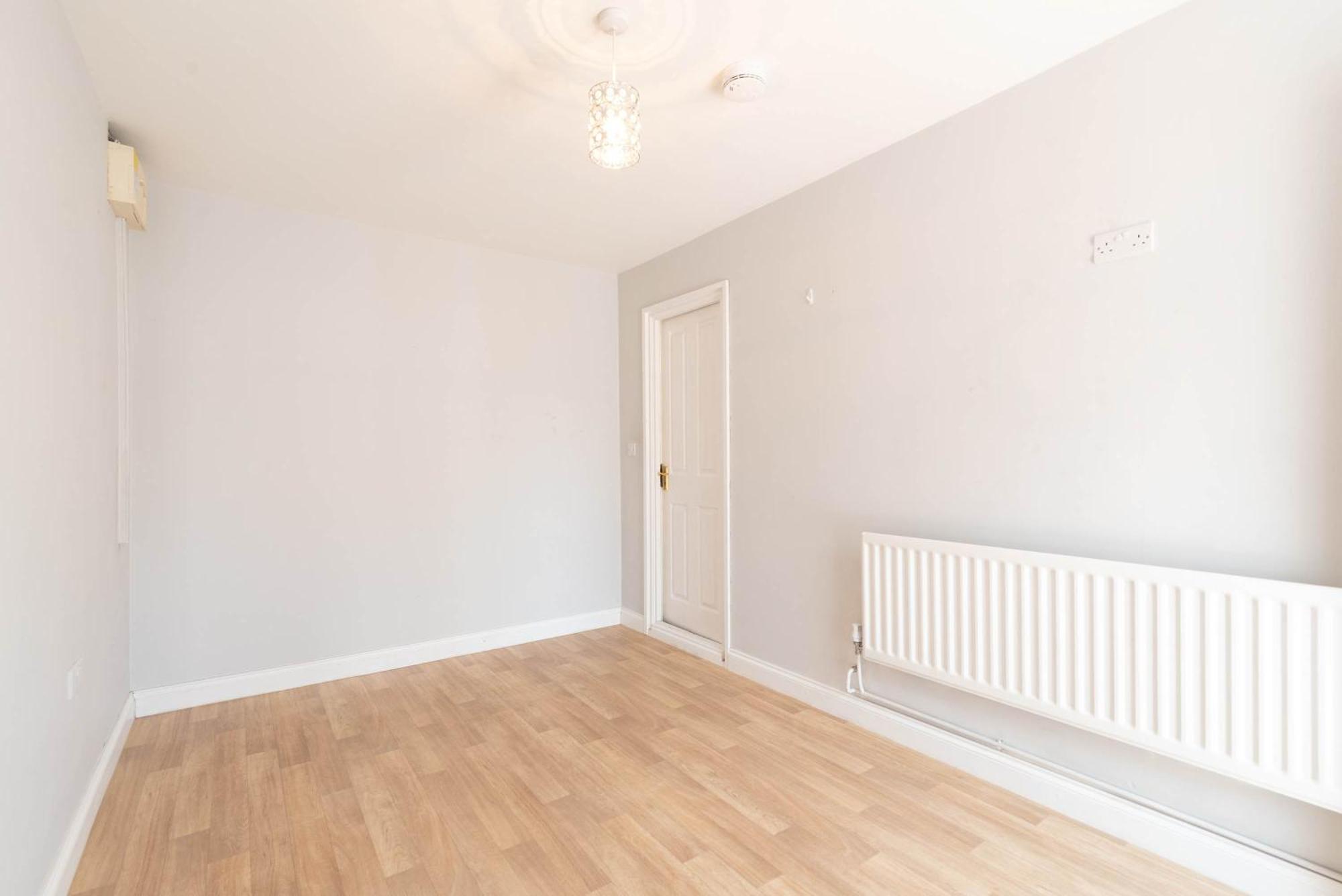 Apartment Five Bedroom With Large Dining Area