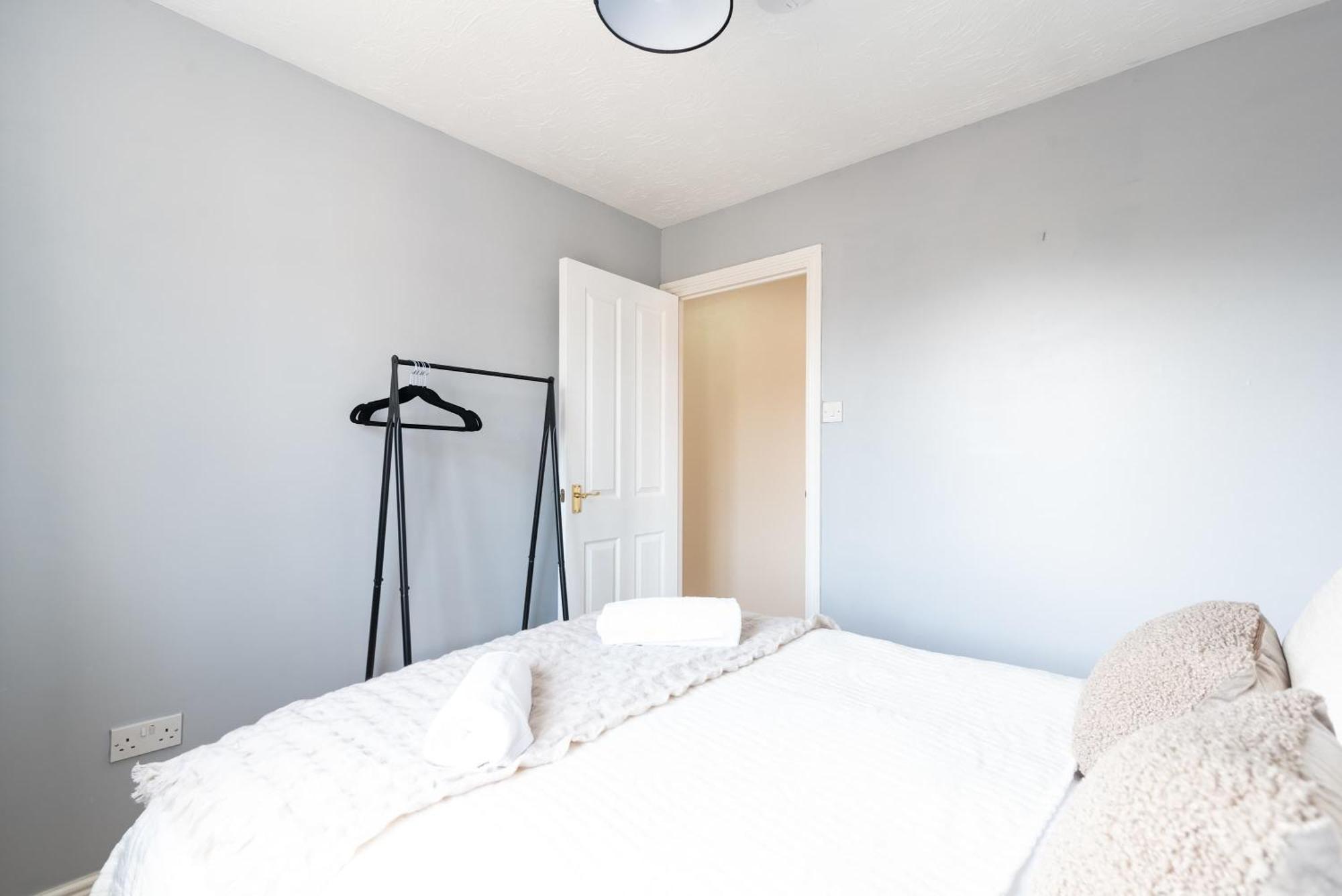 Five Bedroom With Large Dining Area Apartment *