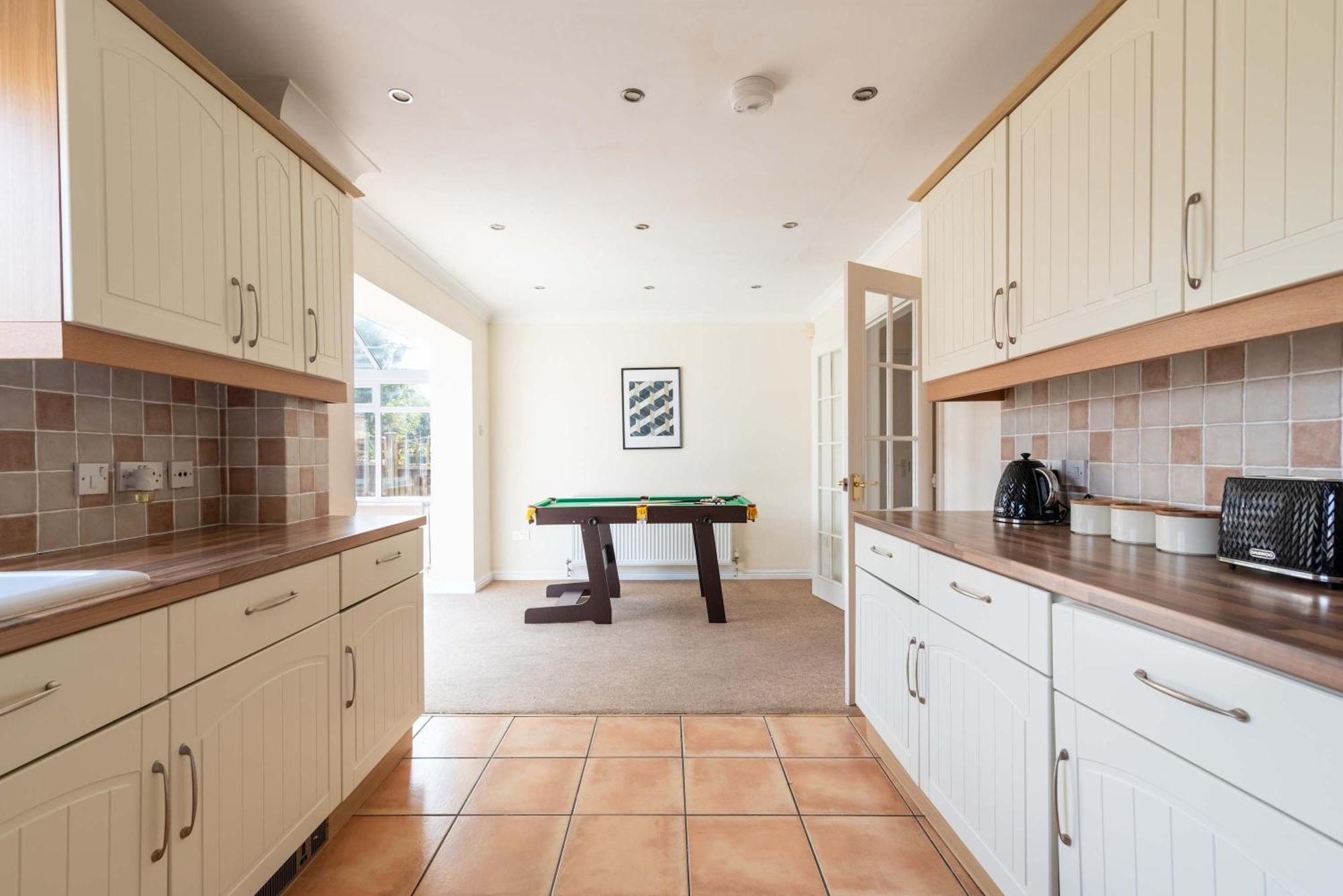 Five Bedroom With Large Dining Area Apartment Bristol