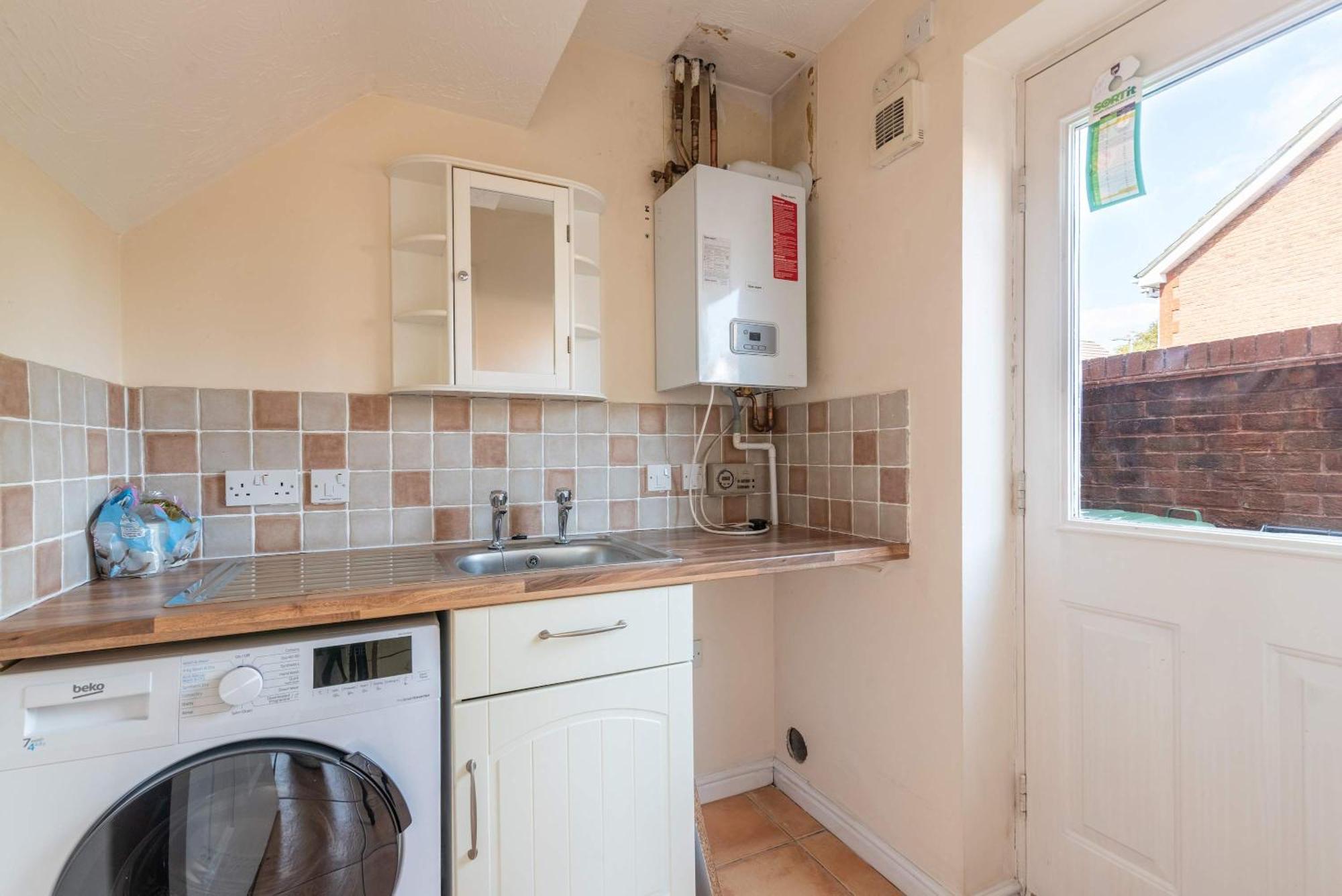 Five Bedroom With Large Dining Area Apartment *