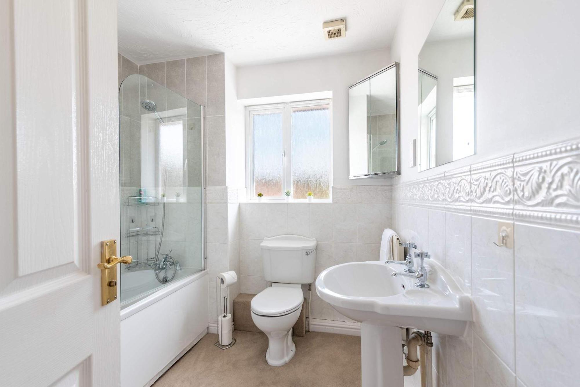 Five Bedroom With Large Dining Area Apartment *