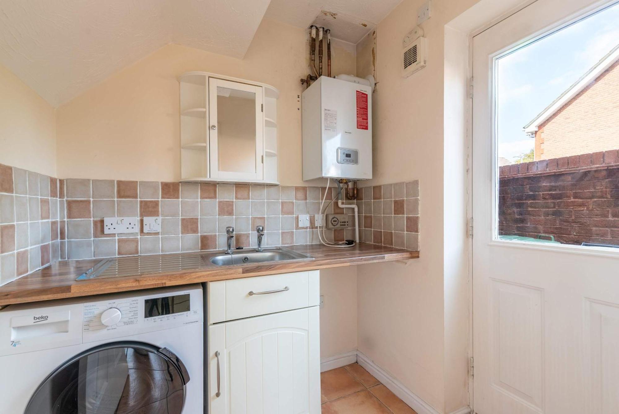 Apartment Five Bedroom With Large Dining Area Bristol