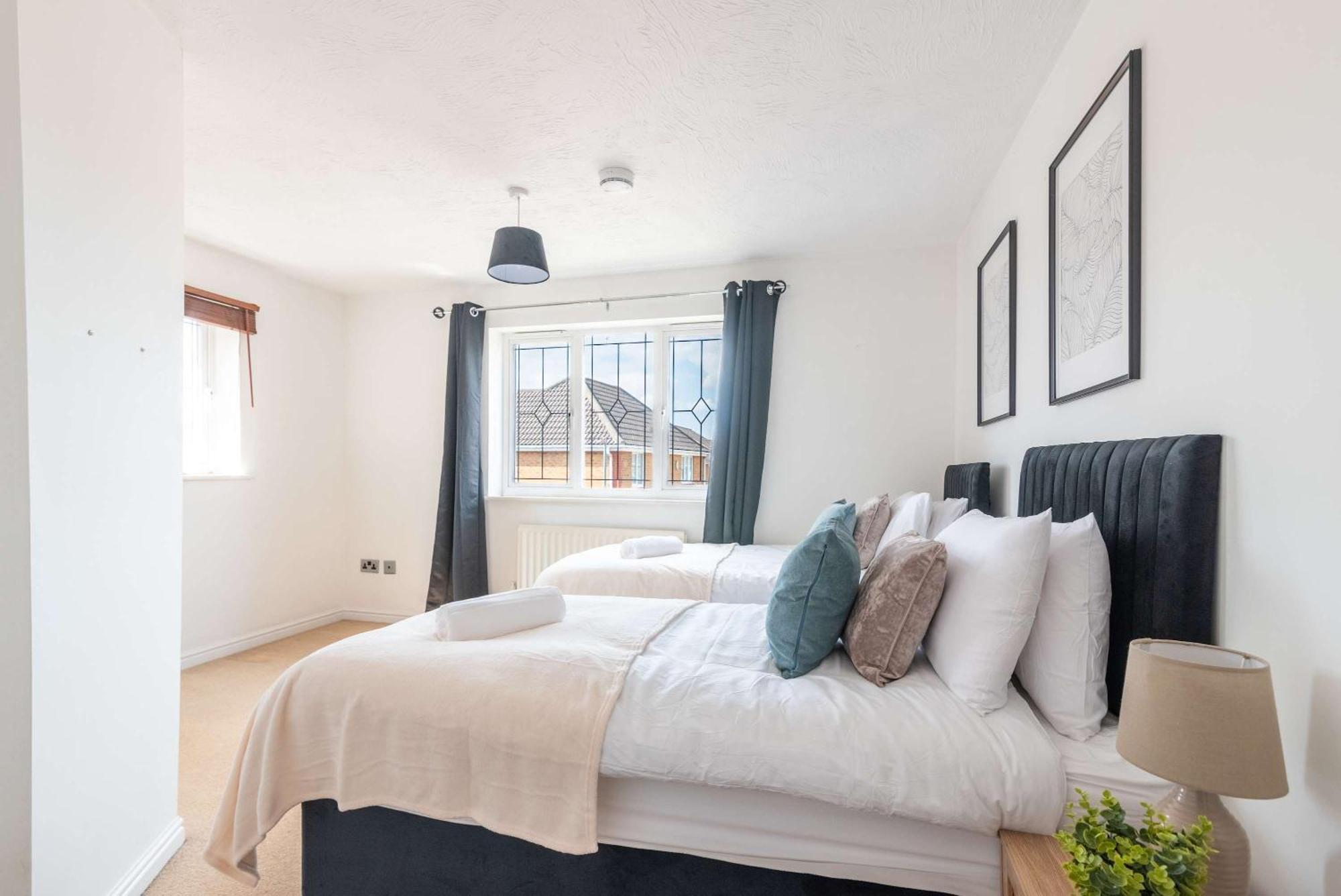 Five Bedroom With Large Dining Area Bristol
