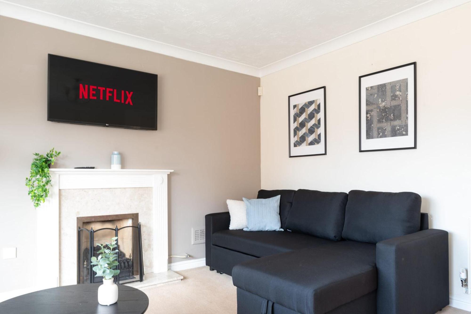 Five Bedroom With Large Dining Area