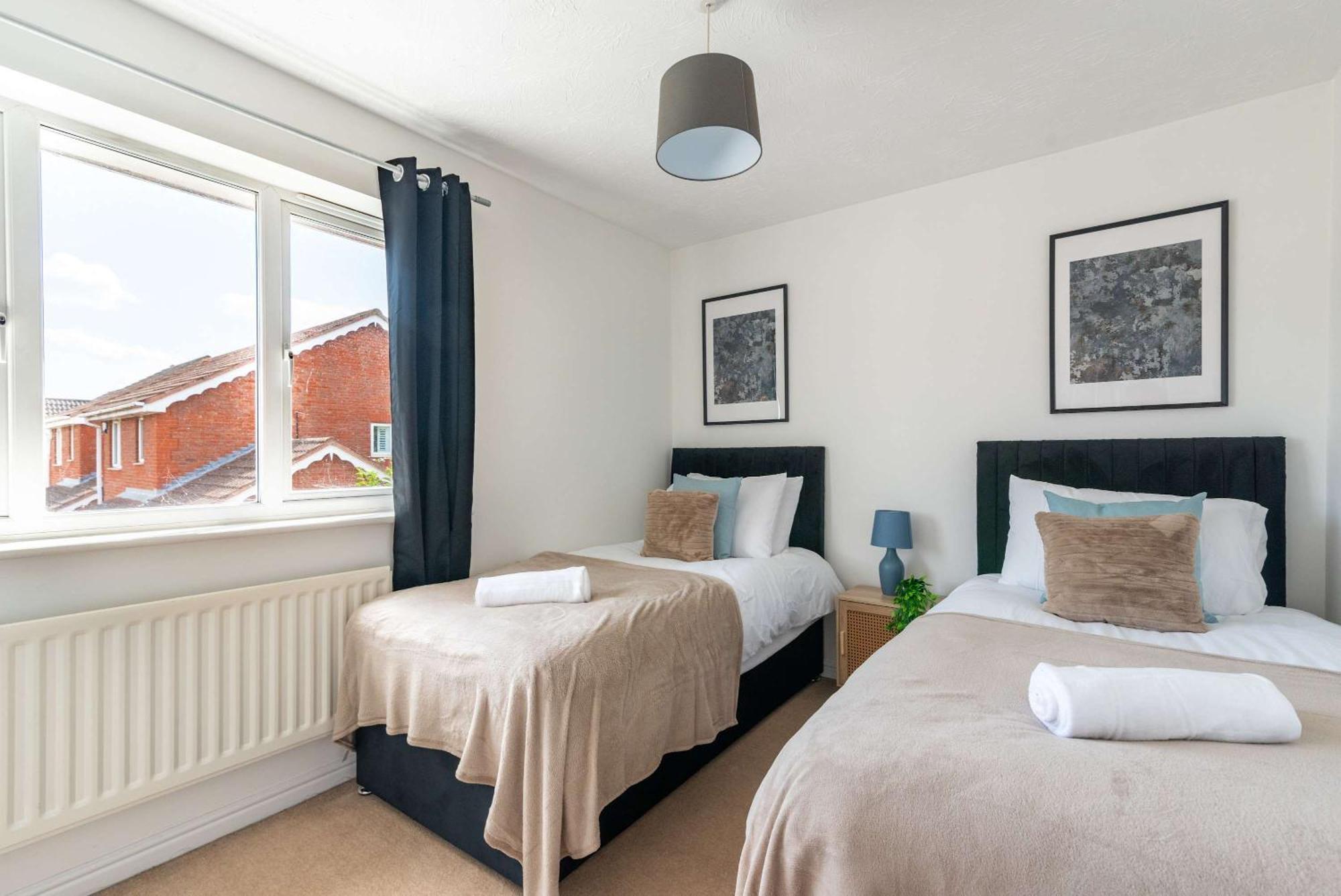 Five Bedroom With Large Dining Area Apartment Bristol