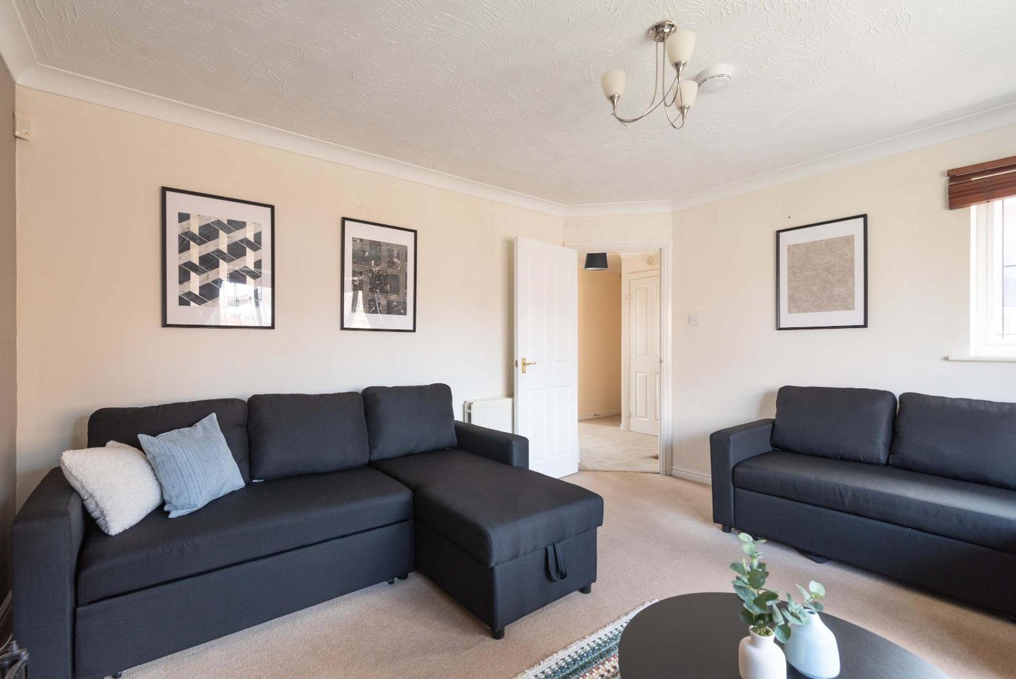 Five Bedroom With Large Dining Area Bristol