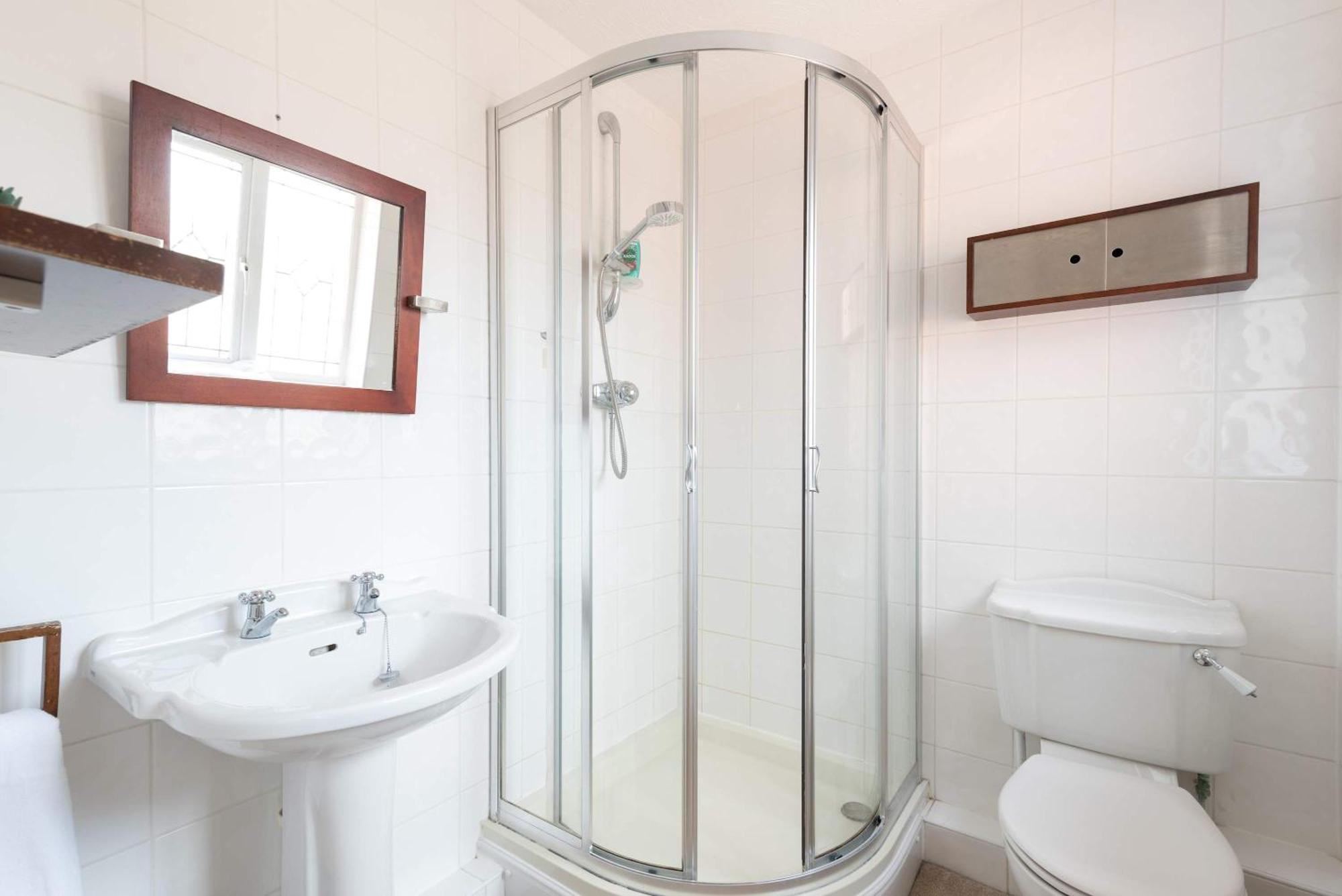 Five Bedroom With Large Dining Area Apartment Bristol