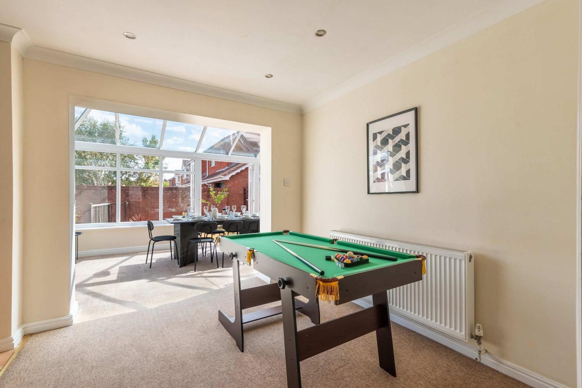 Five Bedroom With Large Dining Area *