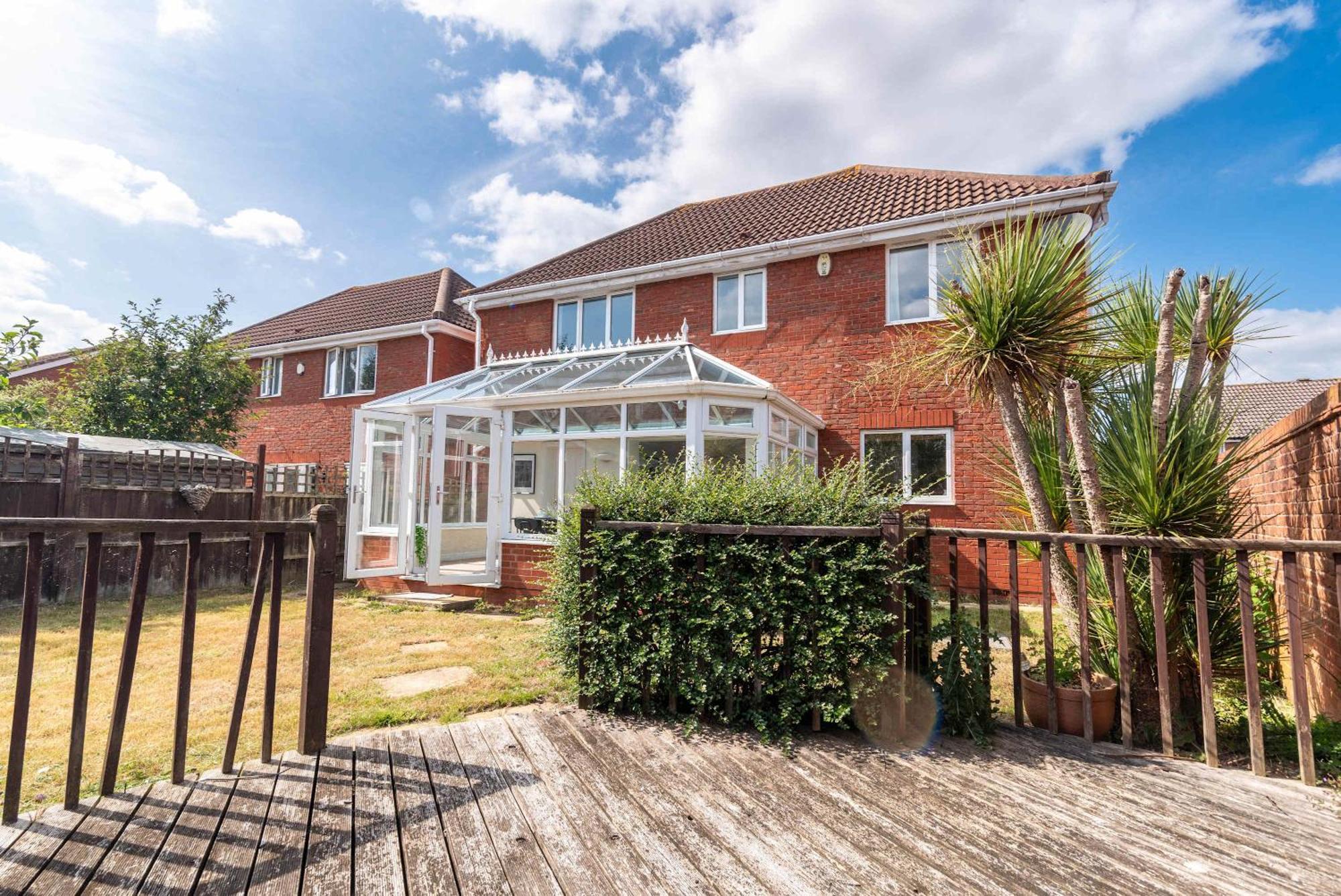 Five Bedroom With Large Dining Area Bristol